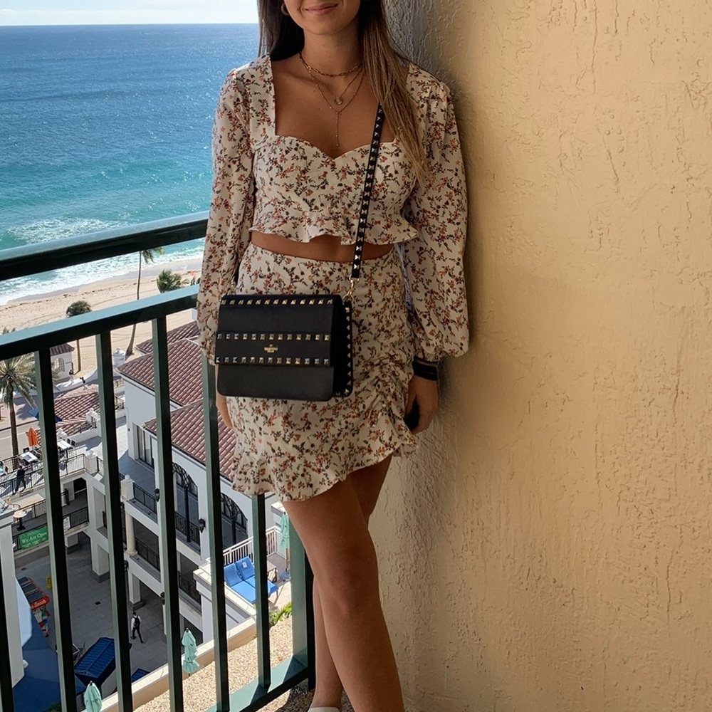 Floral summer crop top that ties in the back or front.